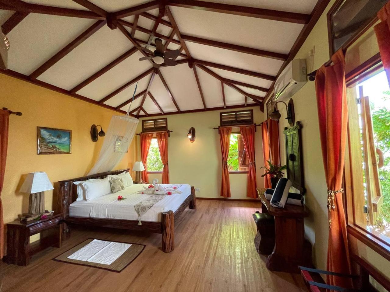 La Digue Holiday Villa Exterior foto